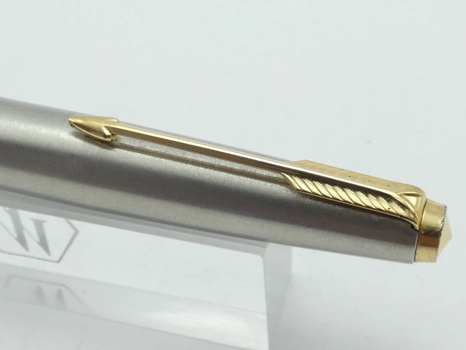c1975 Parker 65 Flighter Deluxe Fountain Pen, GT, Medium 14K Nib *Ex Condition* - Image 3 of 4