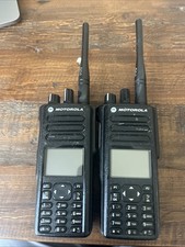 2x MOTOROLA AAH56UCN9RB1AN XPR7580E 800/900 MHZ TWO WAY RADIOS WITH BATTERIES