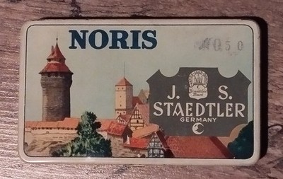 J. S. STAEDTLER NORIS Blechschachtel 30er Jahre- 7 Aquarell-Malkreiden + Halter