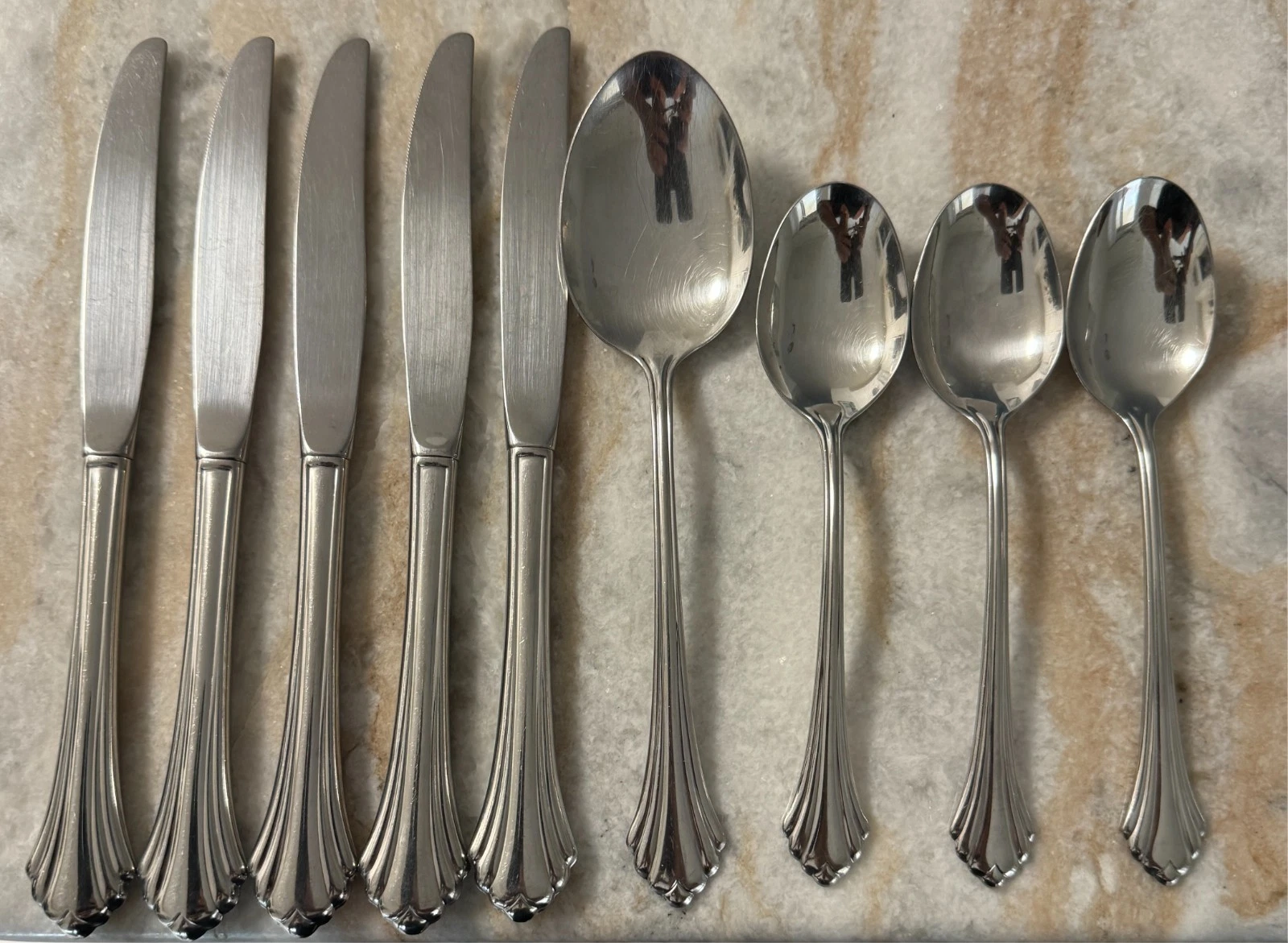 Bancroft Stainless by Oneida Silver 9pc set knives & spoons 18/8, Ridged, Flared