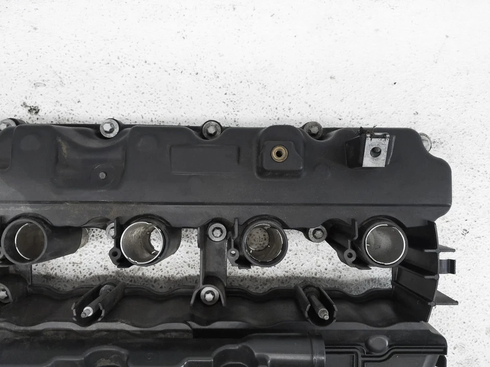 Cubierta de válvula de culata de motor BMW 535I 2008-2010 3,0 L 70312785 *Tubos doblados Foto 2 de 4