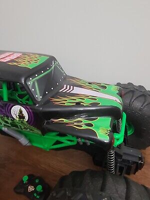 Monster Jam Roda-Livre Escala 1:64 - Grave Digger Red Primer Retro -  Apteryx Brinquedos