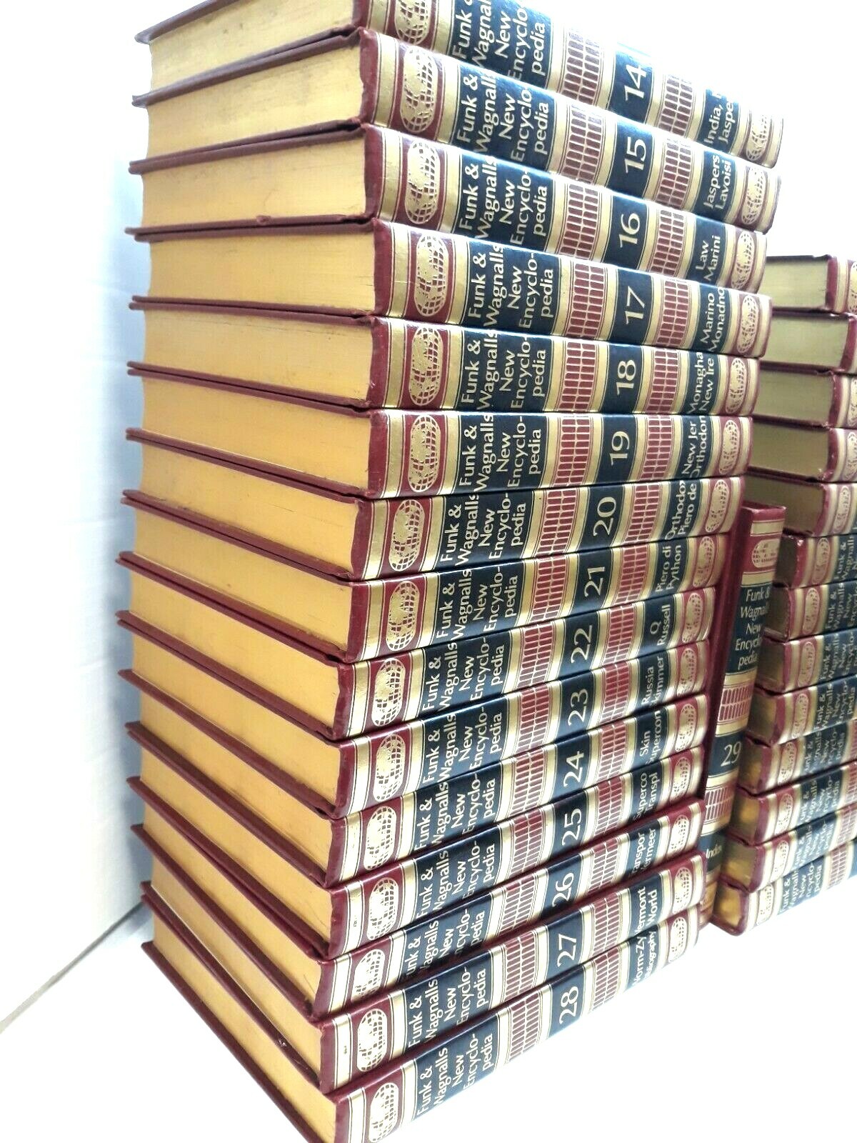 Funk & Wagnalls New Encyclopedia 29 Volumes Thesaurus Complete Set