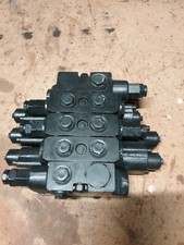 Hydraulik Steuerblock von einem Minibagger