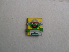 Oskar aus der Tonne  - Pin.  eckig  (Sesam Straße)