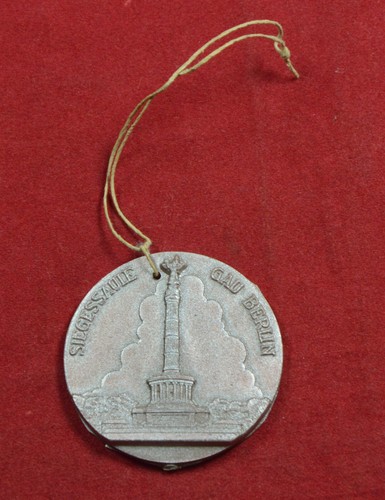 MEDAGLIA TEDESCA WW2 DISTINTIVO WHW Winterhilfswerk Berlino RELIQUIA DI GUERRA ORIGINALE - Foto 1 di 5