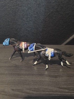 Breyer 2 Stablemates  Racing Thoroughbred horses With Saddle And Bridle