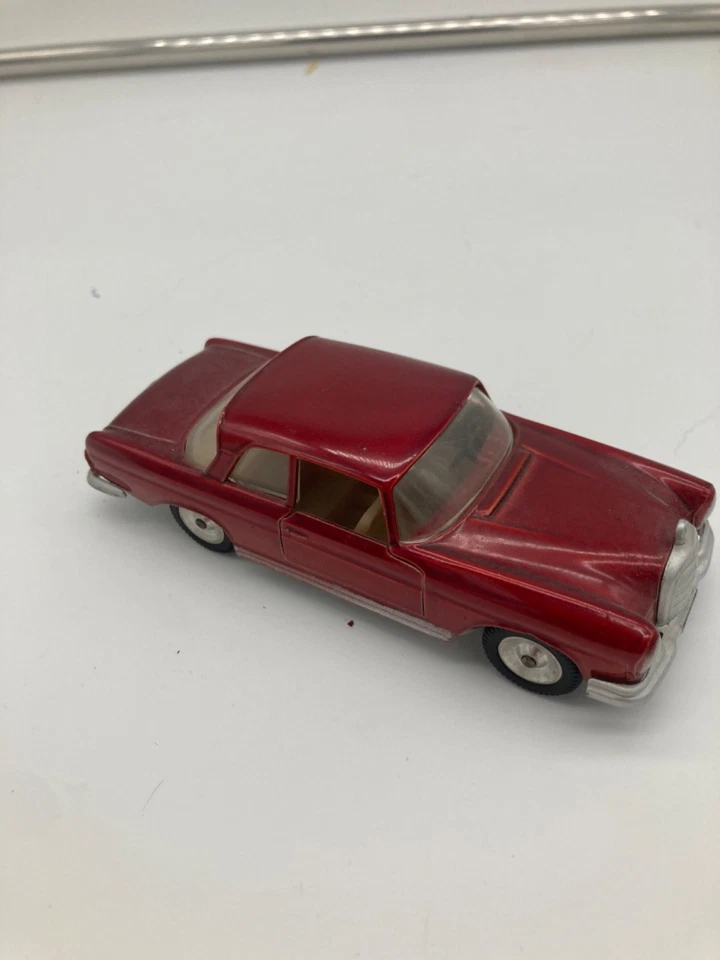 Solido Mercedes 220 SE très bon état - Photo 2/4