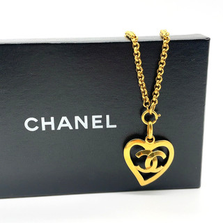 Collana con ciondolo oro 95P cuore marchio cocco originale Chanel 49 12G con scatola SKP070047