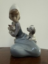 Lladro Little Friskies | #5032 | Niña con gatito y cachorro dálmata