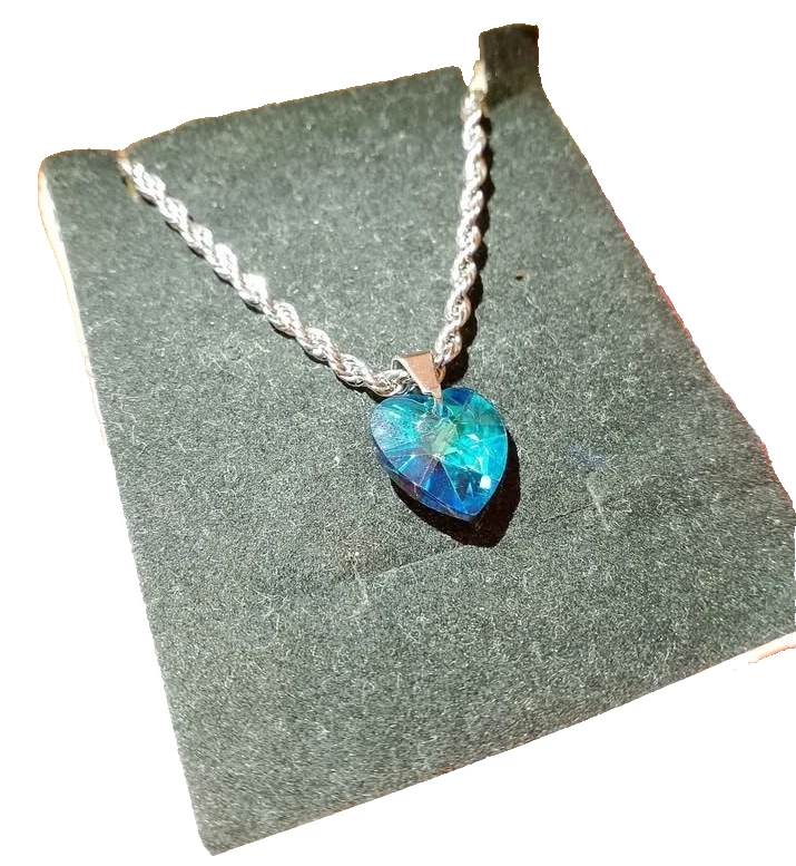 Collana Cuore Blu in Acciaio Inossidabile Fatta a Mano con Cristallo - Immagine 4 di 4