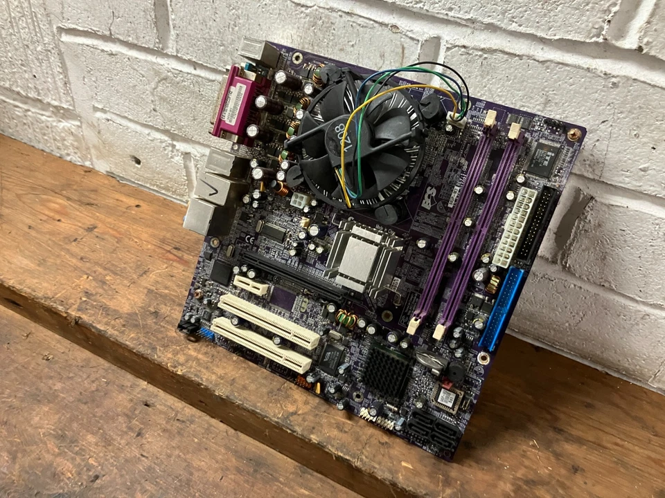 ECS 945P-M3 REV: 1.0B Motherboard 15-K76-011-021 Socket 775 Used - Image 3 of 4