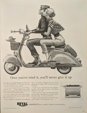 Anuncio impreso Royal 1957 para máquina de escribir, niña, niño y perro en paseo en scooter, arte retro