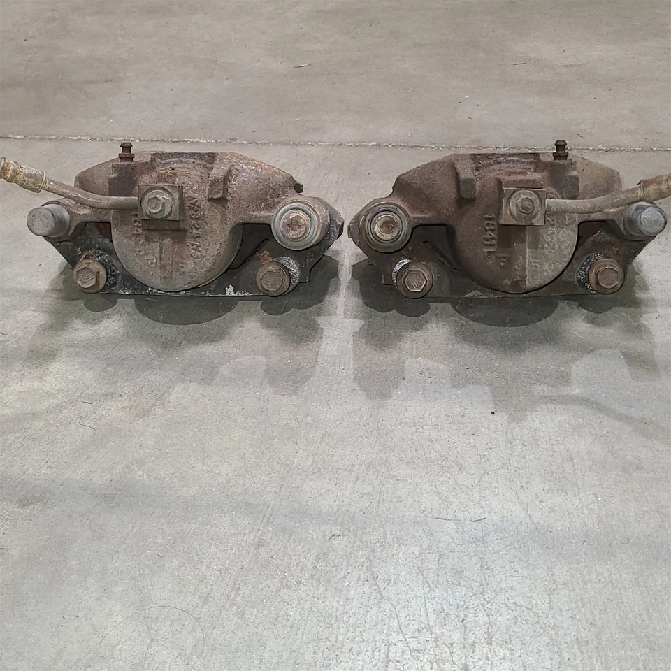 Par de pinzas de freno delanteras Mustang GT 96-98 LH RH AA7036 Foto 2 de 4