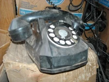 10 - 1940 - 1950 - Automatic Electric 40 - Bakelite Desk Phones