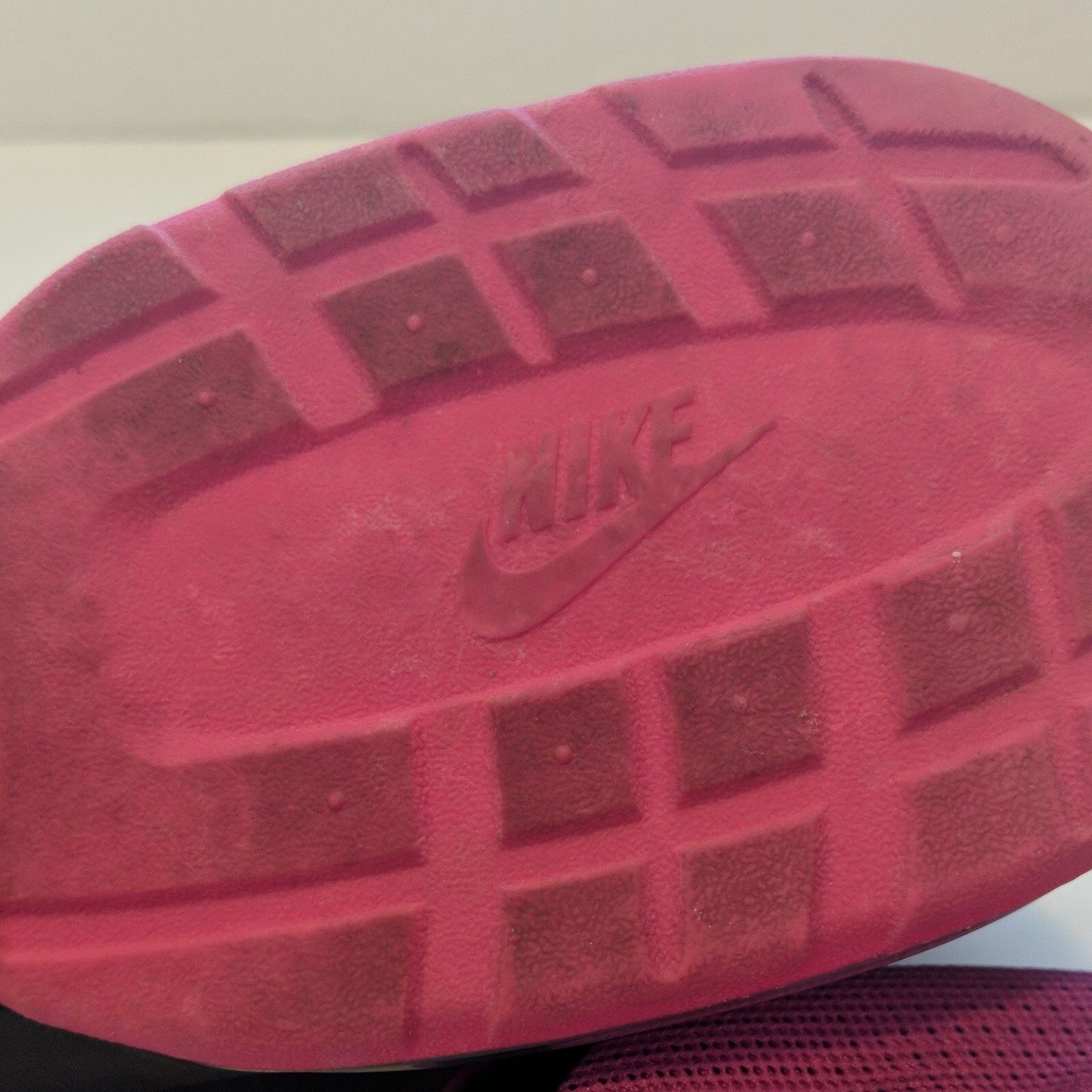 nike air max invigor womens pink