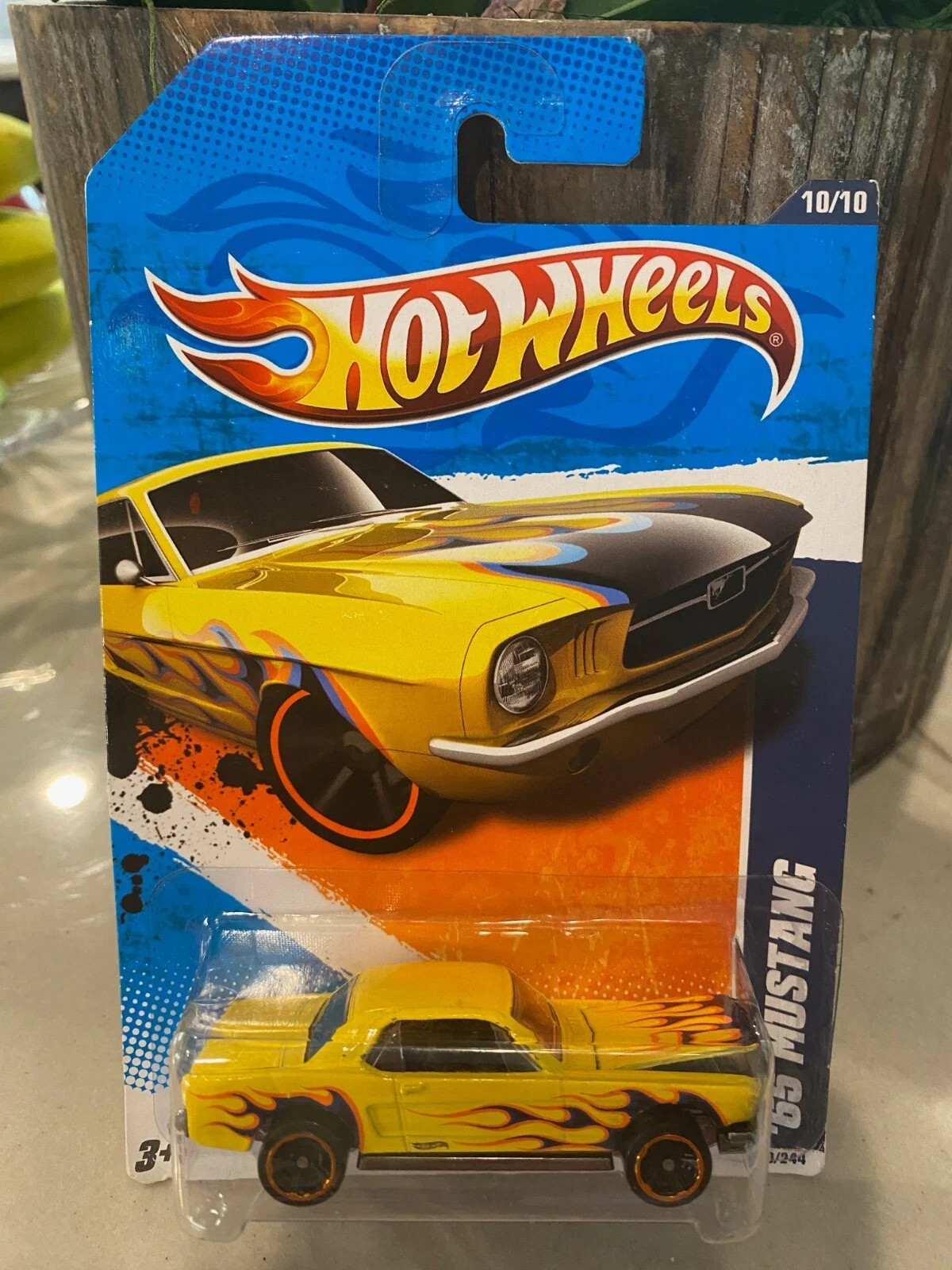 2011 Hot Wheels #100 Heat Fleet 10/10 '65 MUSTANG Yellow Variant w/Black MC5 Sp
