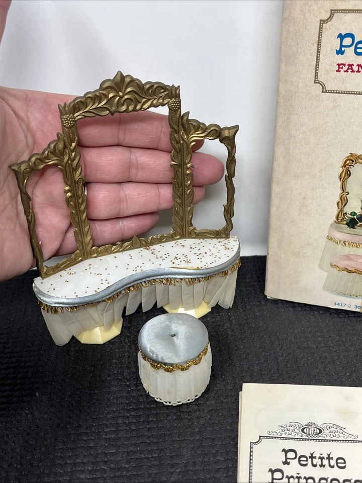Tocador real fantasía princesa pequeña casa de muñecas vintage 1964 defectos ideales Foto 2 de 4