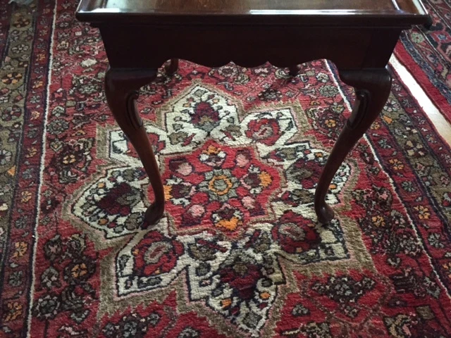 Mesa auxiliar vintage de caoba blanca de nogal americano Queen Anne a juego, mesita de noche Foto 4 de 4