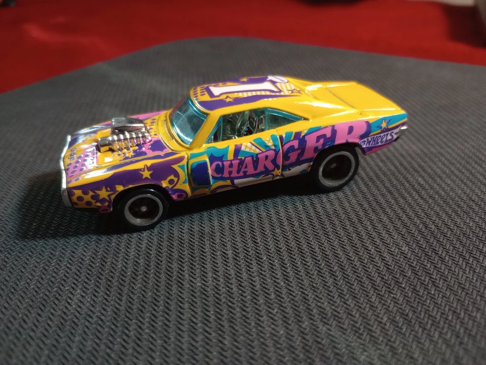 Dodge Charger R/T 2024 Hotwheel Prototype Test Run '70 neumáticos de goma + diseño final Foto 3 de 4