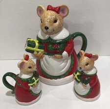 Mrs Christmas Mother Mouse Tea Set TEAPOT Baby Mice Sugar Bowl Creamer Vintage
