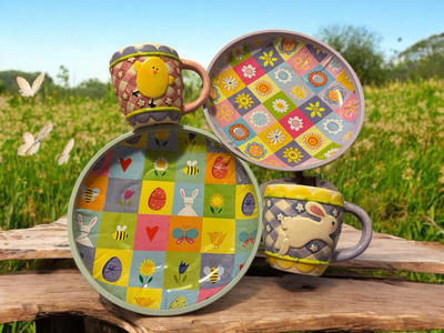 (2) Easter Mugs And (2) 10  Aluminum Round Trays Bunny Chick Posies Eggs Spring