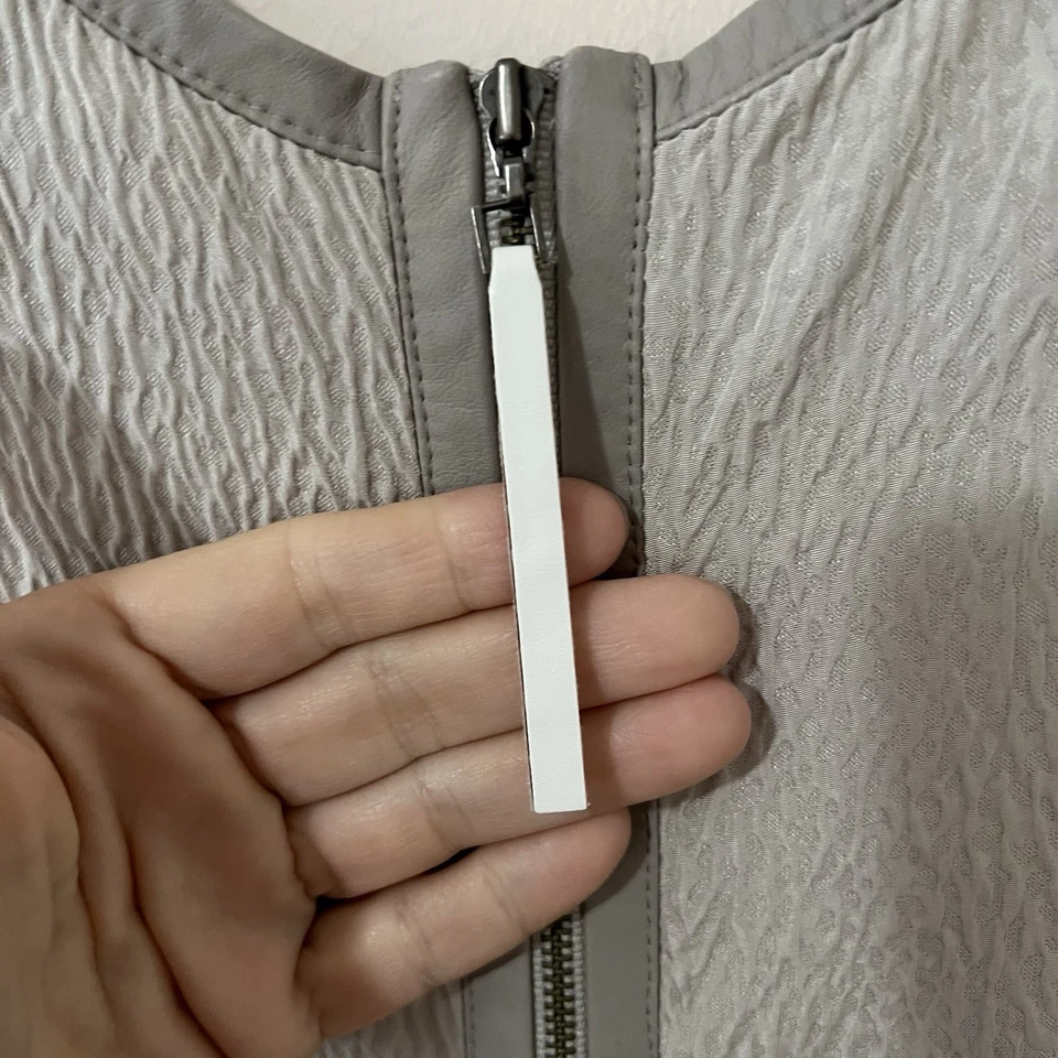 Blusa sin mangas HELMUT LANG tejido seda y cuero para mujer talla pequeña alta-baja Foto 3 de 4