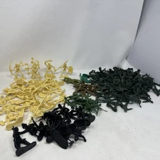 Skeleton Warriors 2” & 1.5” Army Men, Pirates Plastic Figures Large Lot Of 134