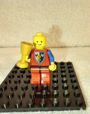 LEGO Castle Axe Knights Crusader HALBERD cas111 6062 1984 Red Minifigure VTG