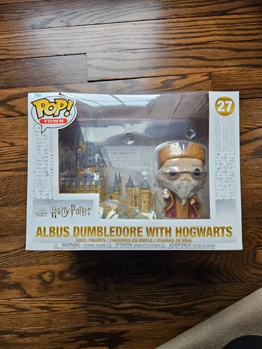 Albus Dumbledore with Hogwarts Harry Potter Funko Pop Town #27 20th Anniversary