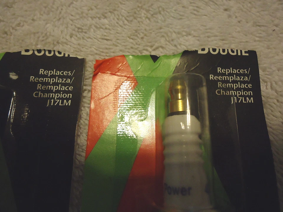 Lote Mixto De 6 Bujías De Motor Pequeño "NOS" Y (1) Filtro De Aire De 2 Ciclos Foto 4 de 4