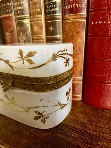 Antique French White Opaline Gilt Bronze Jewelry Casket Dresser Box - Picture 3 of 10