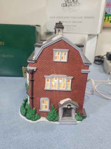 Dept 56 Gad's Hill Place Dickens Village Series #57535 6th Edition EUC - Picture 5 of 11