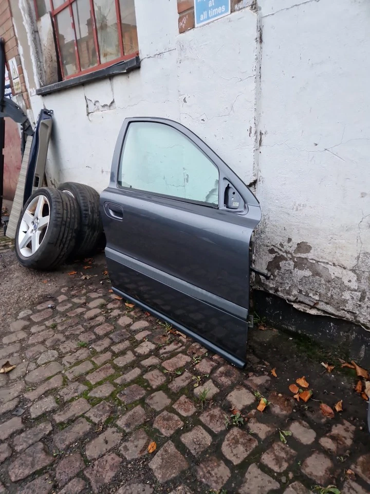 VOLVO V70 R LADO DEL CONDUCTOR PUERTA DELANTERA DERECHA REINO UNIDO FUERA DE JUEGO 2000-2007 Foto 2 de 4