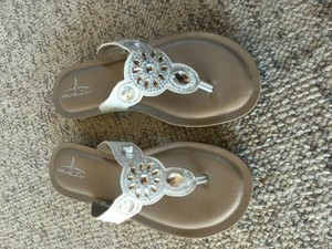 blue fin flip flops womens
