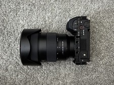 Sony Alpha ZV-E10 Black APS-C Mirrorless Vlog...