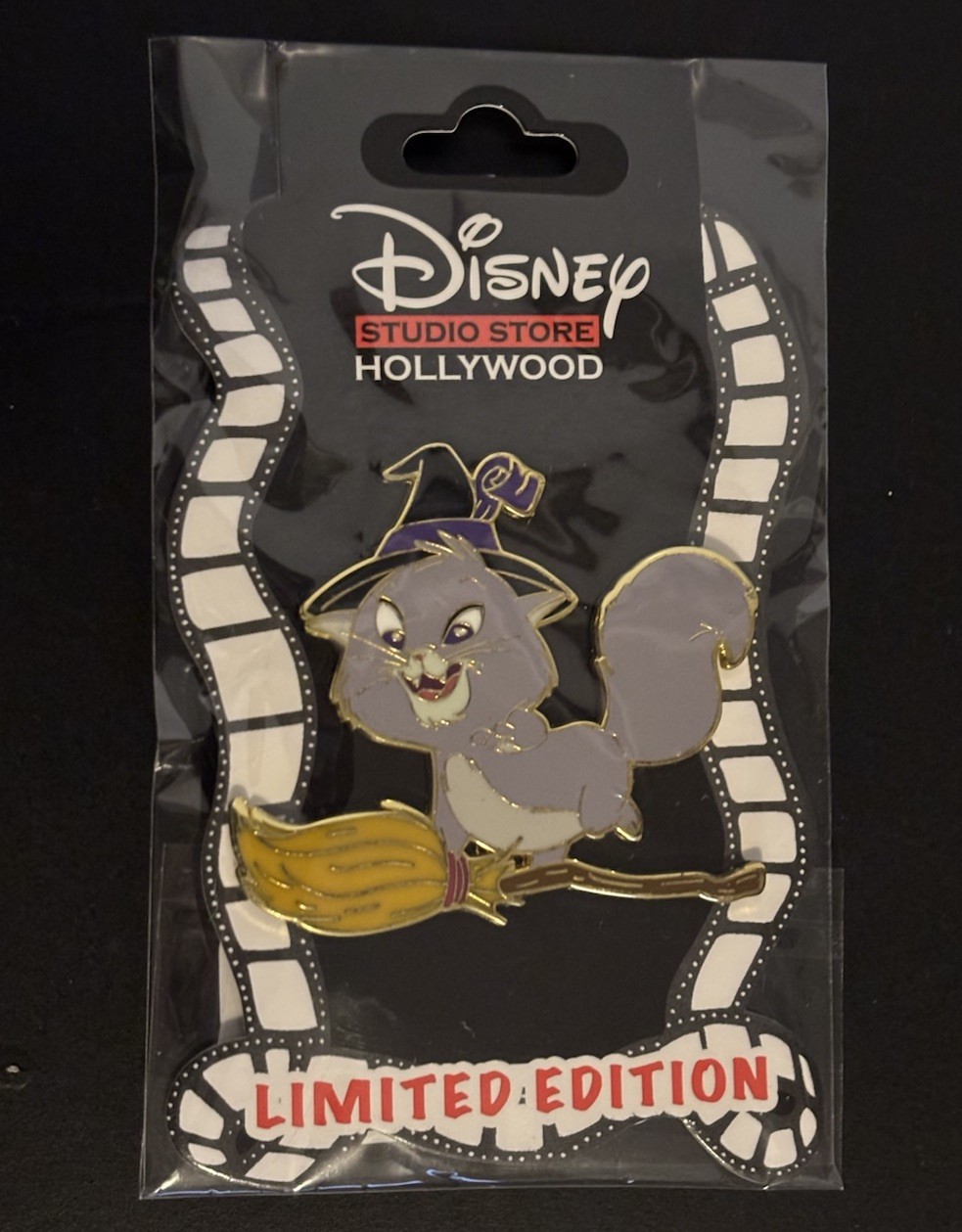 NEW - Disney Studio Store Hollywood The Emperor’s New Groove Pin - Izma - LE 400