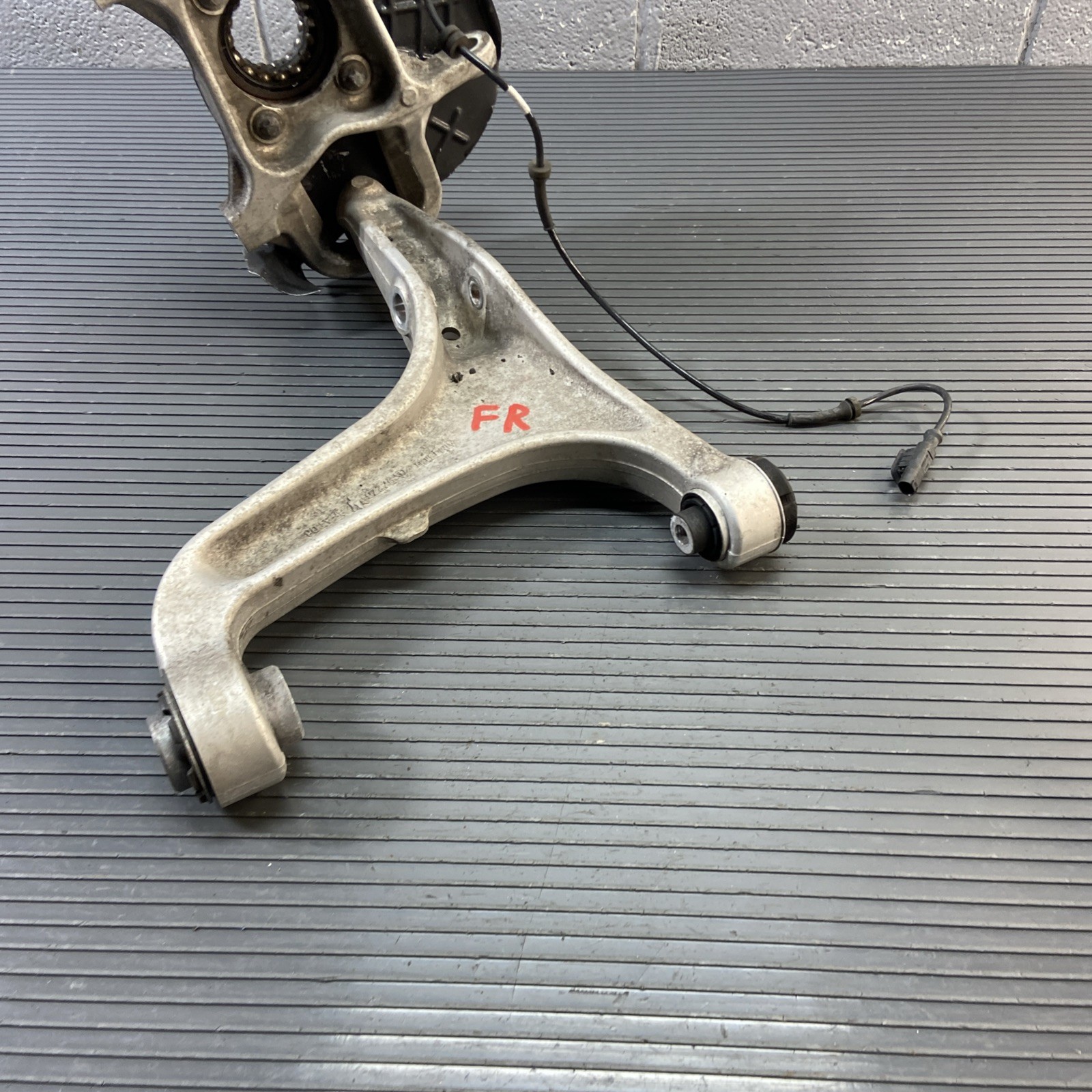 2014-2017 Maserati Ghibli AWD Front Right Suspension Spindle Knuckle & Hub OEM