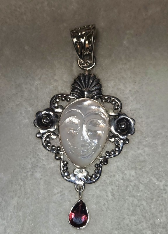 Sarda Sterling Silver Pendant Moonstone And Red Gem NR
