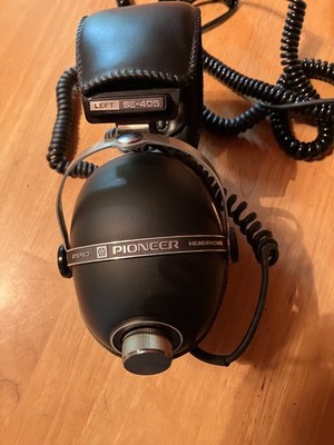 Pioneer SE-405 Stereo Headphones Dual Volume Controls - Used Stored in Box