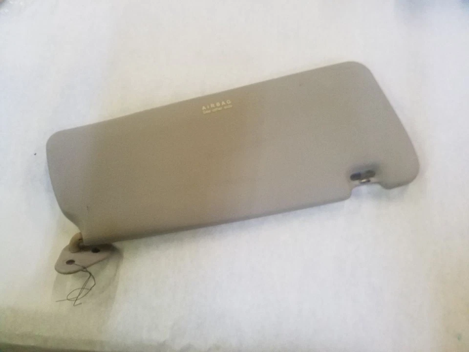 Driver Grey Sun Visor w/ Mirror | Fits 1986-1995 Mercedes Benz 300E 300TE Foto 3 de 4