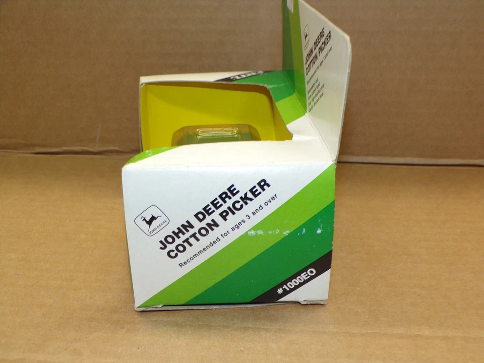 VINTAGE ERTL JOHN DEERE COTTON PICKER #1000EO ~ MINT IN OPEN BOX ! - Image 3 of 4