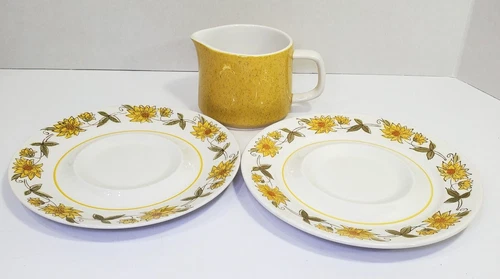 Mikasa Mediterrania EMPIRE GOLD Creamer and Saucers Floral Vintage Retro 3 Piece