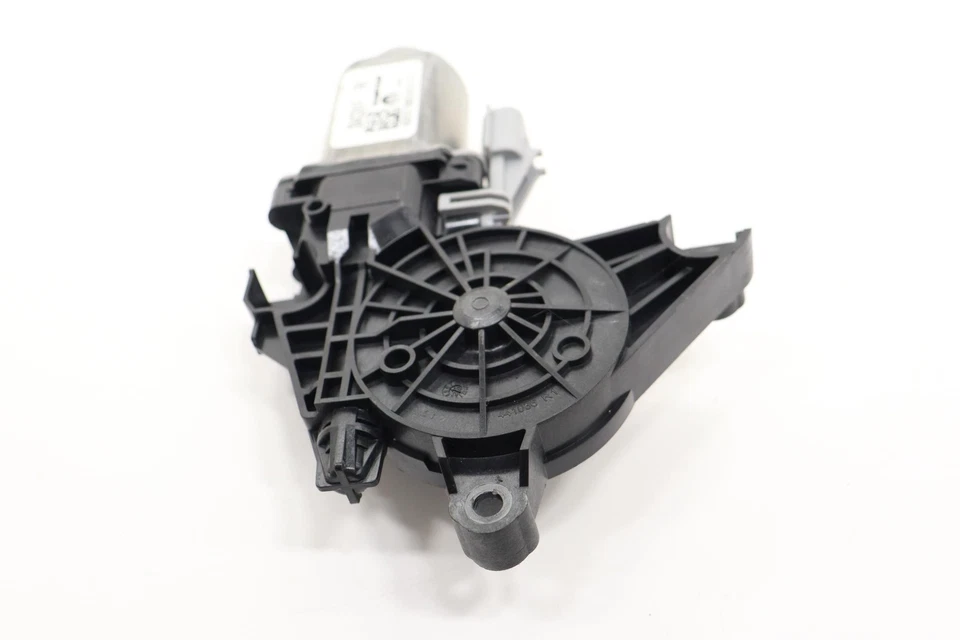 2020 - 2024 CHRYSLER VOYAGER REAR RIGHT SIDE DOOR WINDOW REGULATOR MOTOR OEM - Image 4 of 4