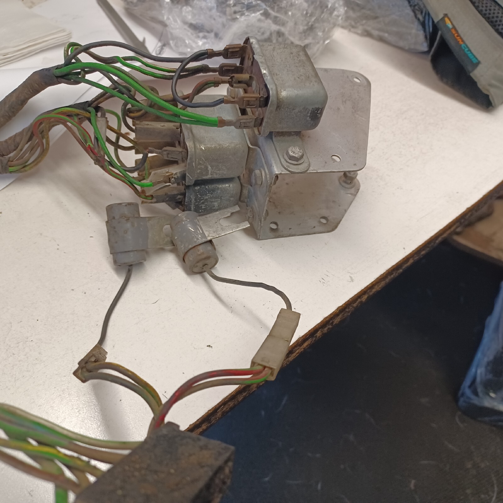 ROLLS ROYCE SILVER SHADOW USED LUCAS RELAYS 3 W/BRACKET AND WIRING