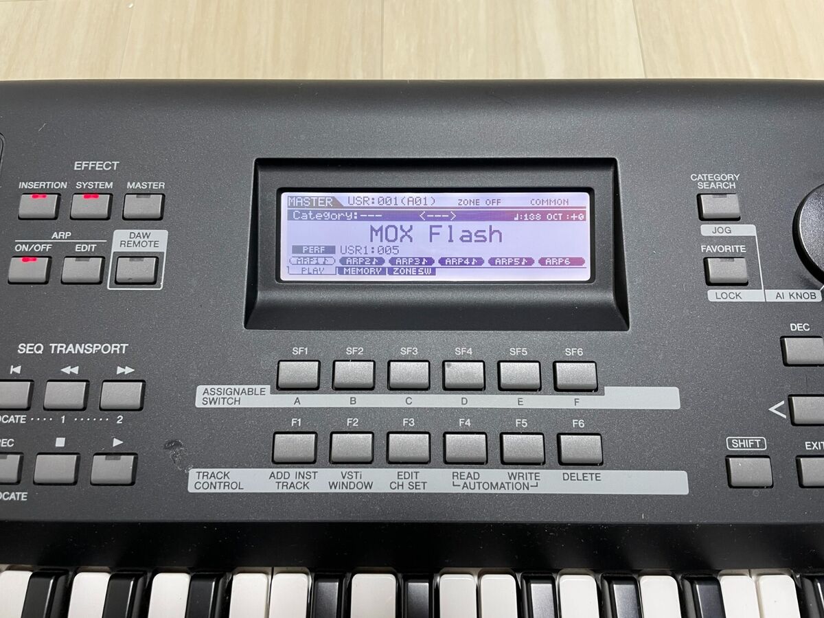 Yamaha MOXF6 61-Key Keyboard Synthesizer with Soft Case and Yamaha MOXF6 61-Key Keyboard Synthesizer with Soft Case and