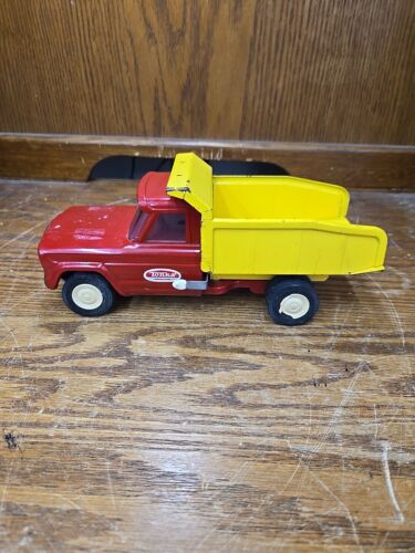 Tonka Jeep Dump Truck: Red & Yellow: Vintage 1960s: Good used vintage condition - Afbeelding 1 van 7