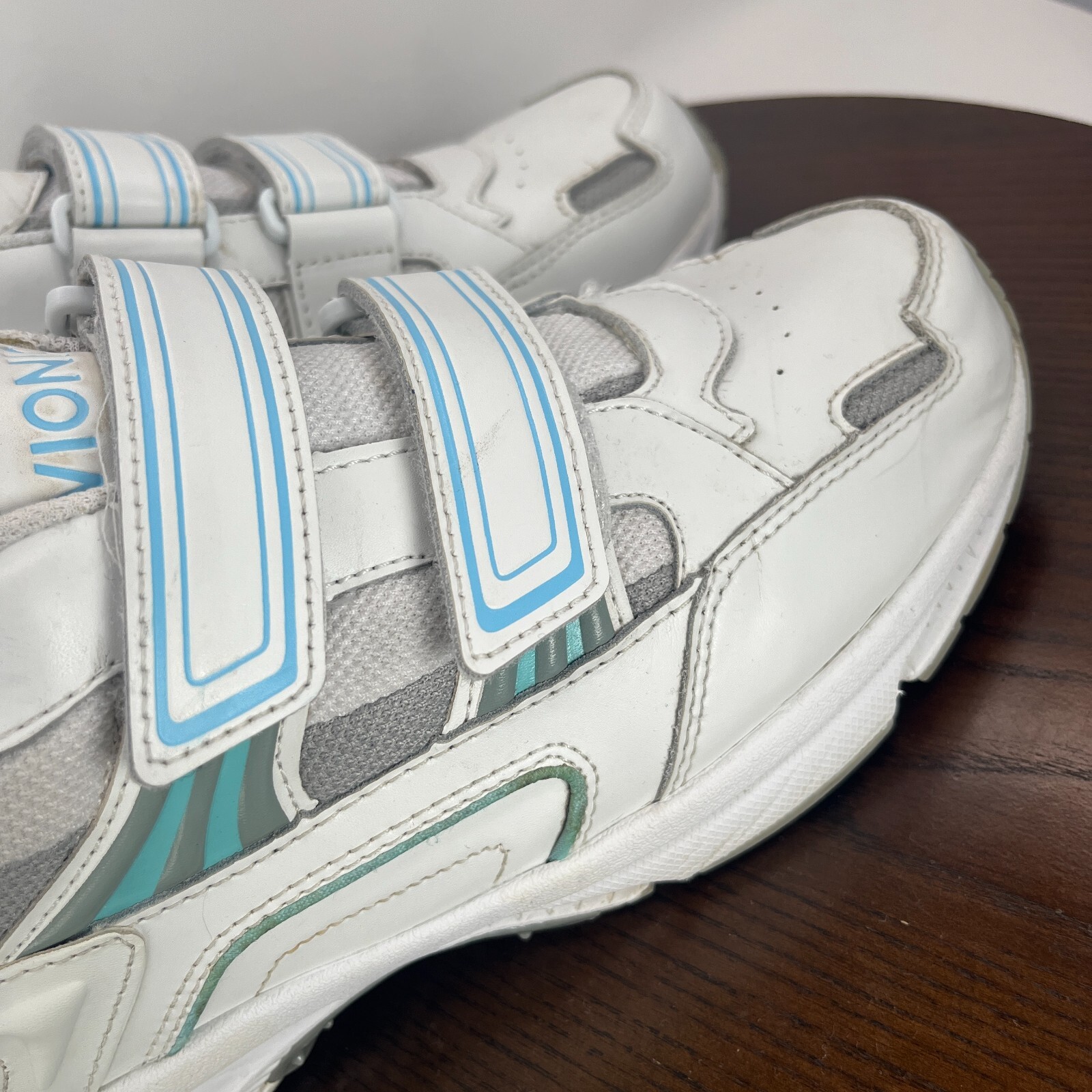 Vionic Tabi Shoes Women's 9 Wide White Gray Leather Double Strap Walking Sneaker