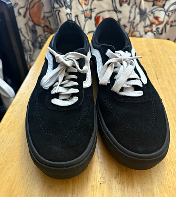 VANS Old Skool Black/White Low Men's Skate Sneaker size 10 *small tear on back!!