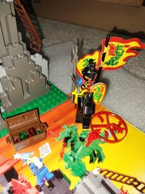 LEGO Castle: Dark Dragon's Den (6076) With Instruction Manual.